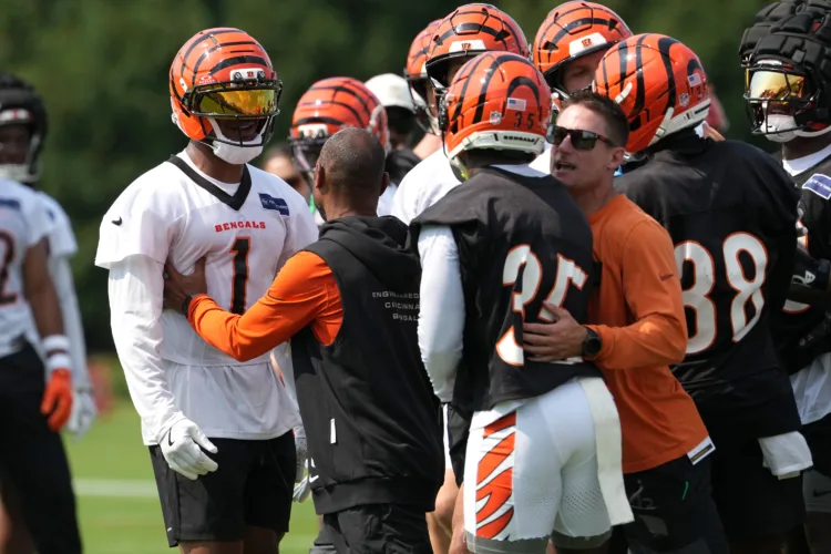 Burrow embraces Bengals' urgency as tempers flare during 1st practice